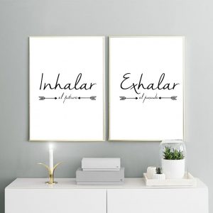 Díptico con frases”Inhalar, Exhalar”.